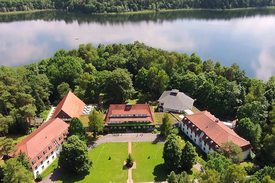 Hotel Döllnsee-Schorfheide - Familienhotel und Tagungshotel in Brandenburg bei Berlin